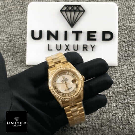 Rolex Yacht-Master 116628 Rolex Datejust Yellow Gold 116626 Replica features a captivating champagne dial