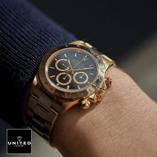 Rolex Daytona Cosmograph 16528 Rolex Daytona Cosmograph Yellow Gold 16528 Replica on his arm