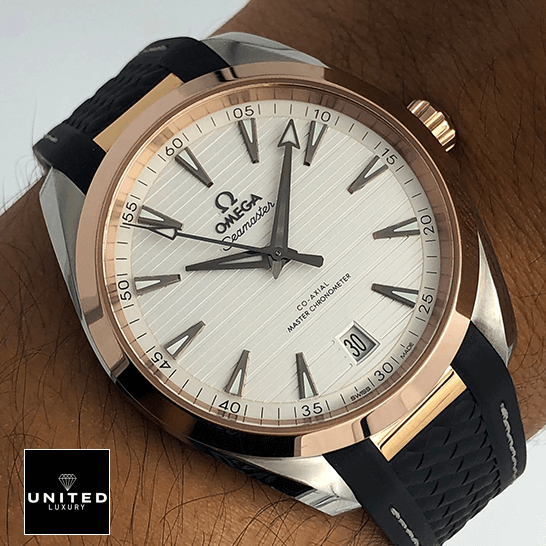 Omega Seamaster 220.22.41.21.02.001 White Dial Rubber Bracelet Replica on the wrist