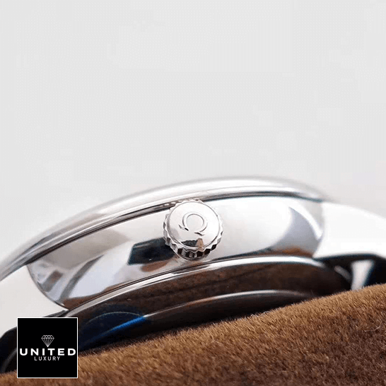 Omega De Ville Prestige 424.10.40.20.02.001 Omega De Ville Stainless Steel Claps 424.53.40.21.04.001 Replica crown on the omega logo