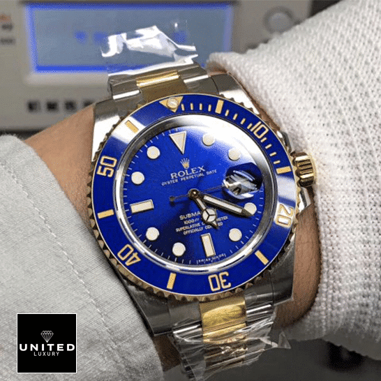 Rolex Submariner Date 16613 Rolex Submariner Date Two Tone Blue Dial 16613 Replica on his arm