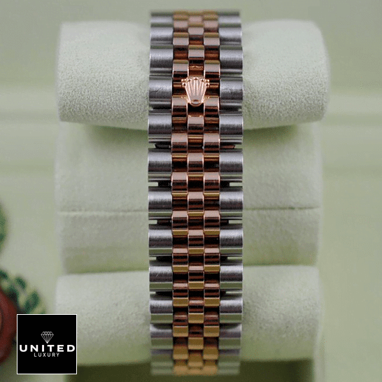 Rolex Datejust 126231-0085 Rolex Datejust Jubilee Bracelet Clasp on the emblem