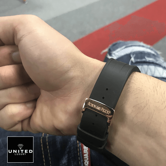 Audemars Piguet Royal Oak Offshore 25940OK.OO_.D002CA.01 Erkek bileğinde replika