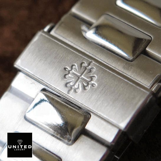 Patek Philippe Nautilus 5711/1A-011 Patek Philippe 57111A-011 Stainless Steel Bracelet Replica bracelet on the logo
