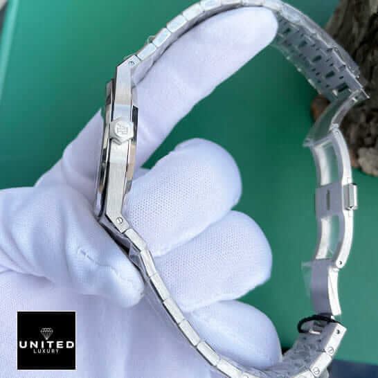 Audemars Piguet Royal Oak ap-green-dial-jumbo-left