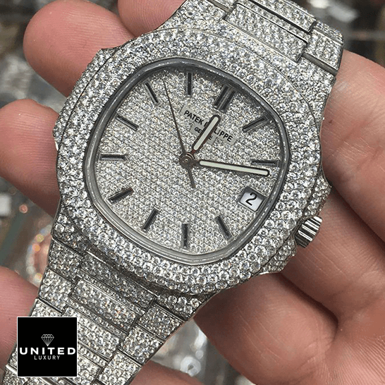 Patek Philippe Nautilus patek_philippe_nautilus_jumbo_white_dial_5719_10G_010_iced_out_replica_hand