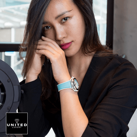 Hublot Big Bang One Click Chen Man 465.SE.6070.RW.CHM17 Replica hublot big bang one click chen man 465 SE 6070 RW CHM17 replica hand Hublot Big Bang Blue Rubber Bracelet 465_SE_6070_RW_CHM17 Replica on the women wrist