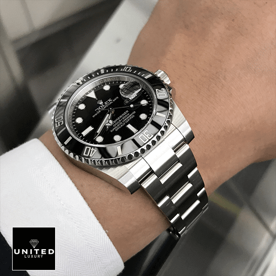 Rolex Submariner 126610LN-0001 Super Clone 1:1 Rolex Submariner 116610LN Ceramic Bezel Black Dial Replica on the wrist