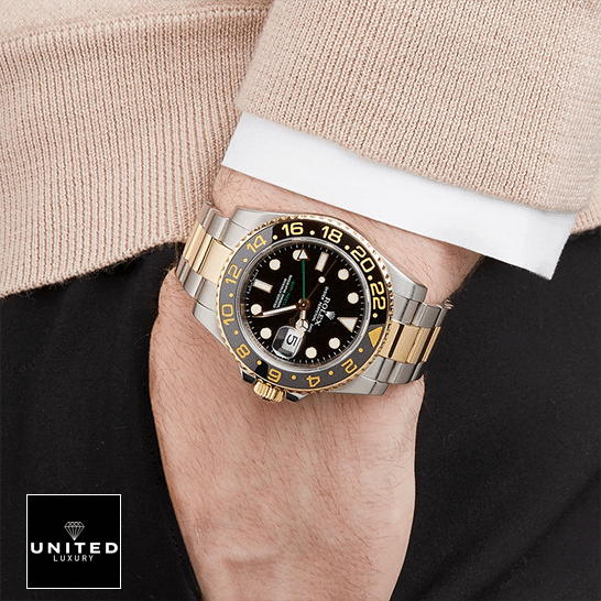 Rolex GMT-Master II 126711CHNR Rolex GMT-Master II 116713 Two Tone Oyster Replica on his arm