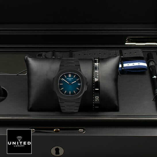 Patek Philippe Nautilus 5711/1A-010 Patek Philippe Geneve 5711 Blue Dial Black Case Replica in the box