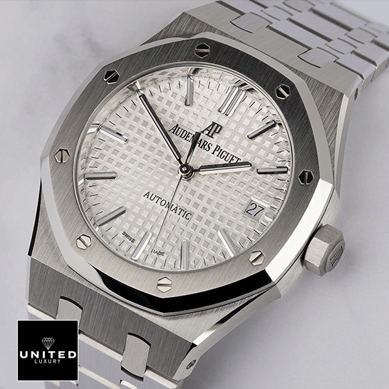 Audemars Piguet Royal Oak 15403IP.OO.1220IP.01 Audewmars Piguet Royal Oak White Dial 15400ST.OO_.1220ST Replica white background