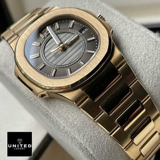 Patek Philippe Nautilus 7011/1R Patek Philippe 7011-1R-010 Gold Bracelet Replica on the stand