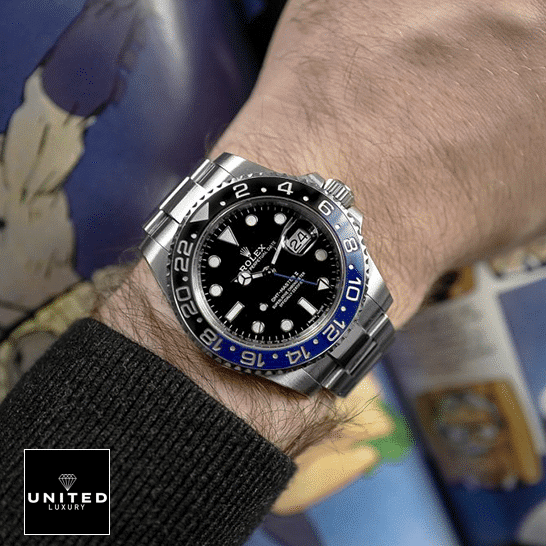 Rolex GMT-Master II Black Dial Batman Bezel 116710BLNR Oyster Replica on his arm